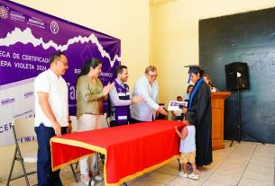 Graduadas de la Prepa Violeta en Iguala