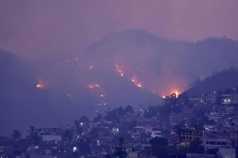 Guerrero suspende clases por humo de incendios forestales
