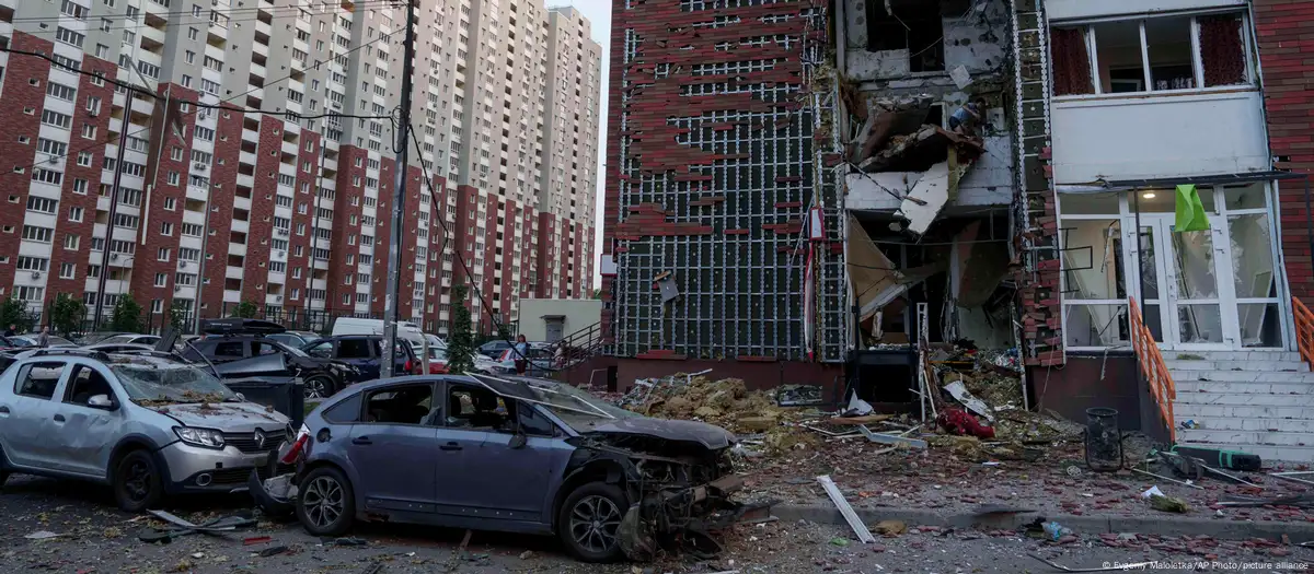 Al menos 2 muertos y 28 heridos por ataques rusos en Járkov