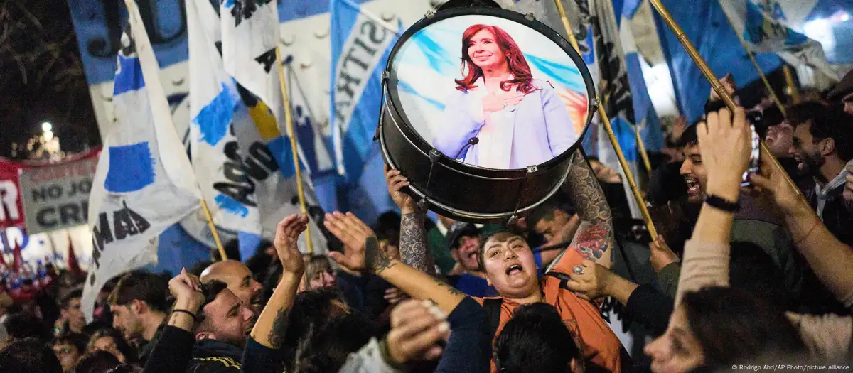 Bloqueos en Buenos Aires en protesta por condena a Fernández
