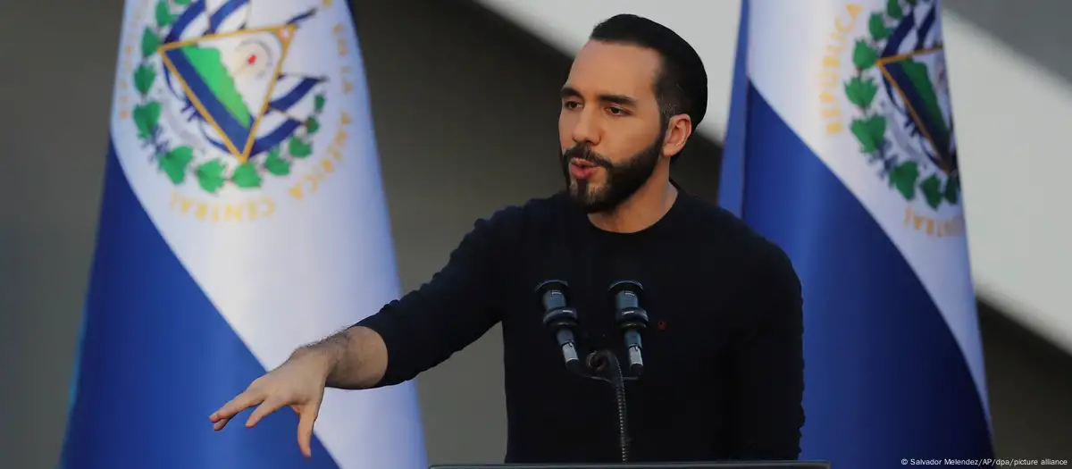 Bukele Semana de la Moda de París enaltece a criminales