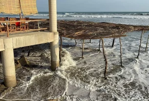 Evalúan daños por Mar de Fondo en playas Bonfil y Revolcadero