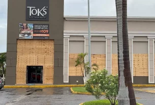 Reactivan comercios en la zona Diamante de Acapulco