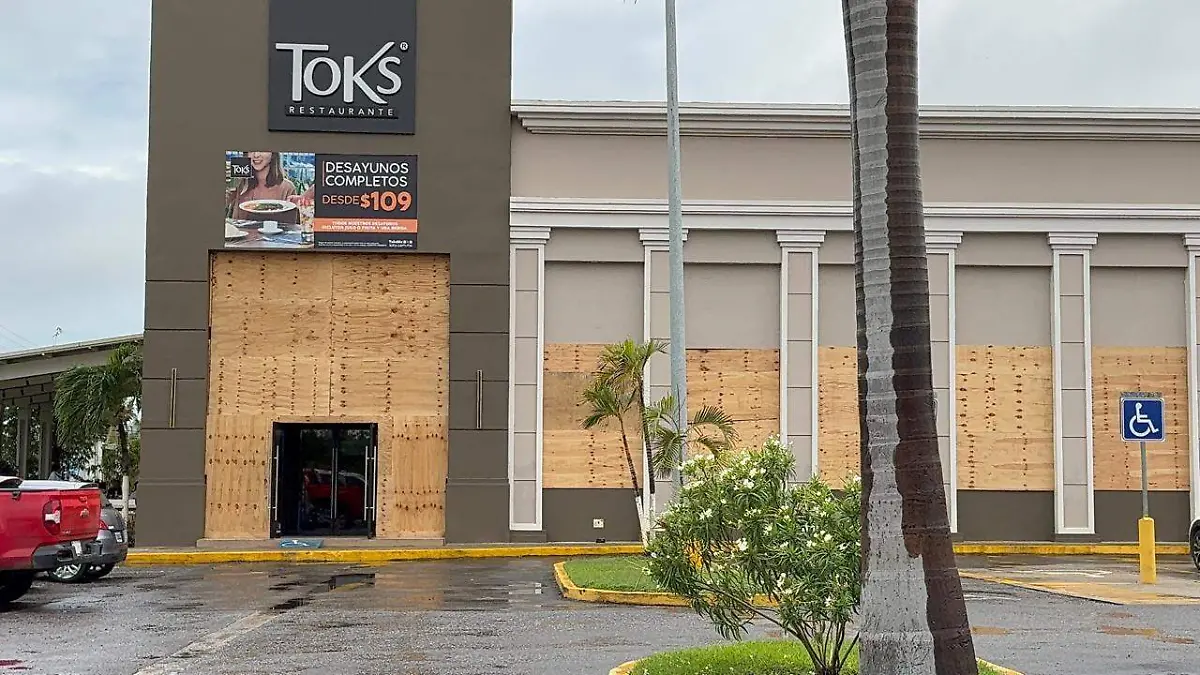 Reactivan comercios en la zona Diamante de Acapulco