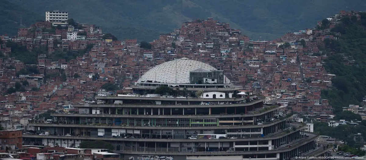 Venezuela con casi 1.000 presos políticos, según Foro Penal