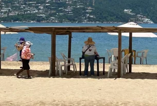 Más ambulantes que turistas en playas de Acapulco