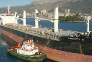 Tres muertos en ataque a carguero frente a costas de Yemen