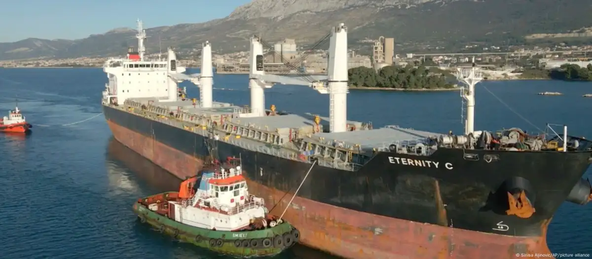 Tres muertos en ataque a carguero frente a costas de Yemen