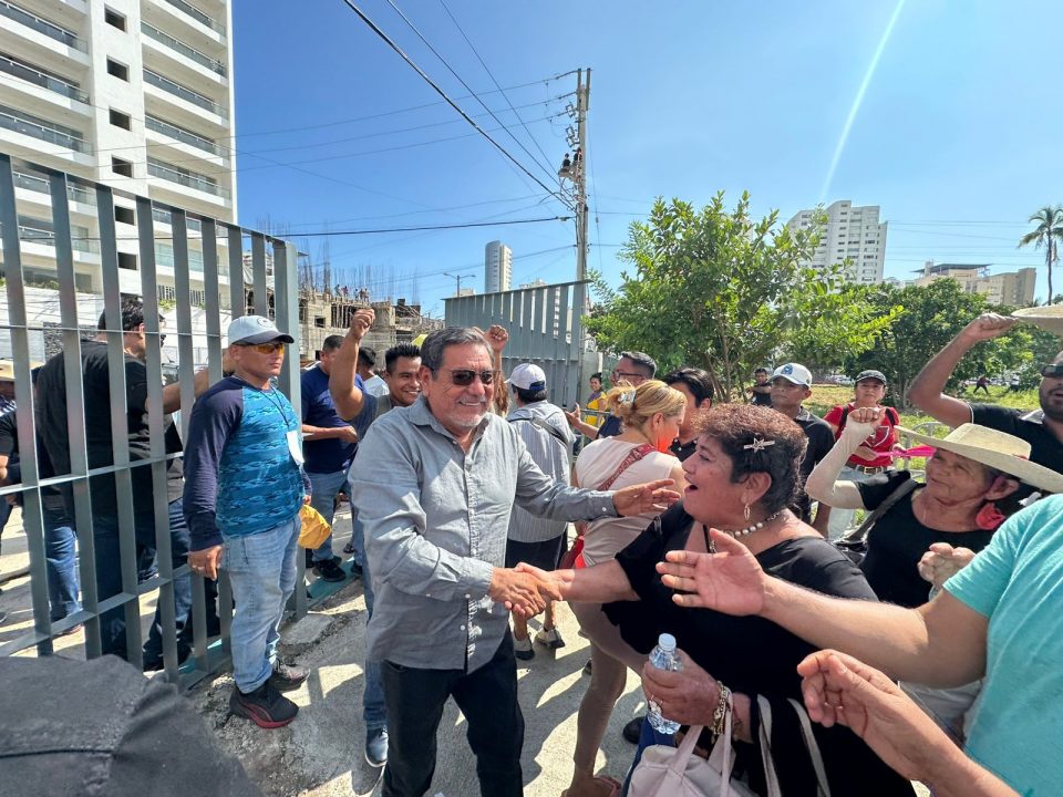 Aplausos para Félix Salgado en Acapulco