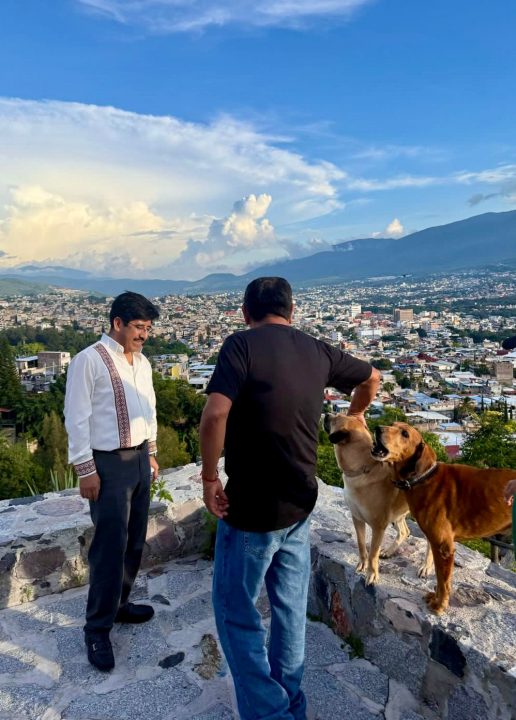 Salgado Macedonio y Aguilar Ortiz se reúnen en Perritos Felices