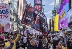 No a los reyes Estados Unidos se moviliza contra Trump