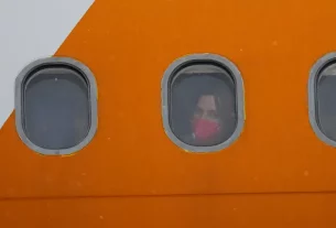 Petro ordena restablecer el servicio aéreo con Venezuela