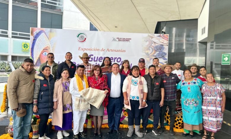 Arturo Pérez Pérez inaugura exposición artesanal de Guerrero en el Senado de la República.