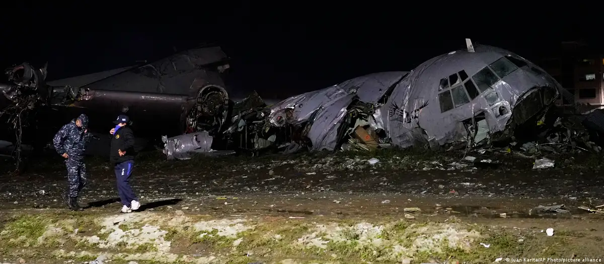 Se estrella avión militar en Bolivia, al menos 15 muertos