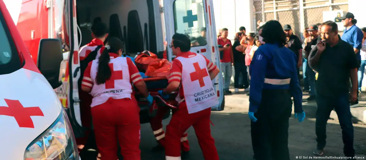 Al menos un muerto en colapso de un edificio en México