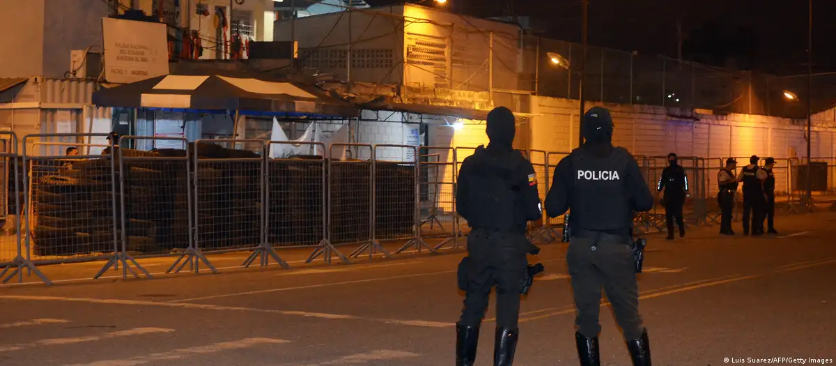 Ecuador más de 250 arrestos en primer día de toque de queda