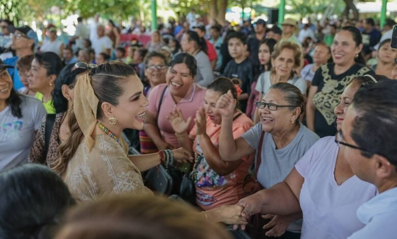 Evelyn Salgado entrega apoyos sociales y productivos en Acapulco.
