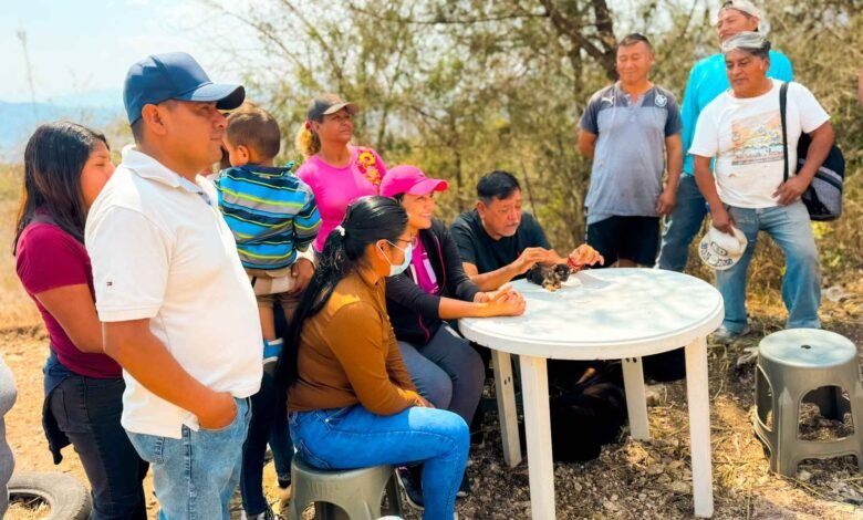 Félix Salgado Macedonio visita la colonia El Faro de Chilpancingo y dialoga con vecinos sobre su trabajo en el Senado.