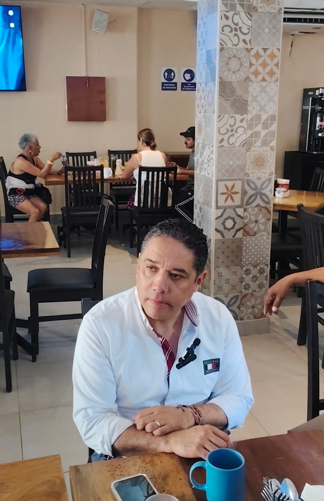 Evodio Velázquez Aguirre durante desayuno con periodistas en Acapulco.