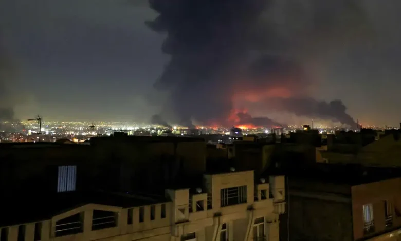 Incendio en aeropuerto de Teherán tras fuerte ataque israelí