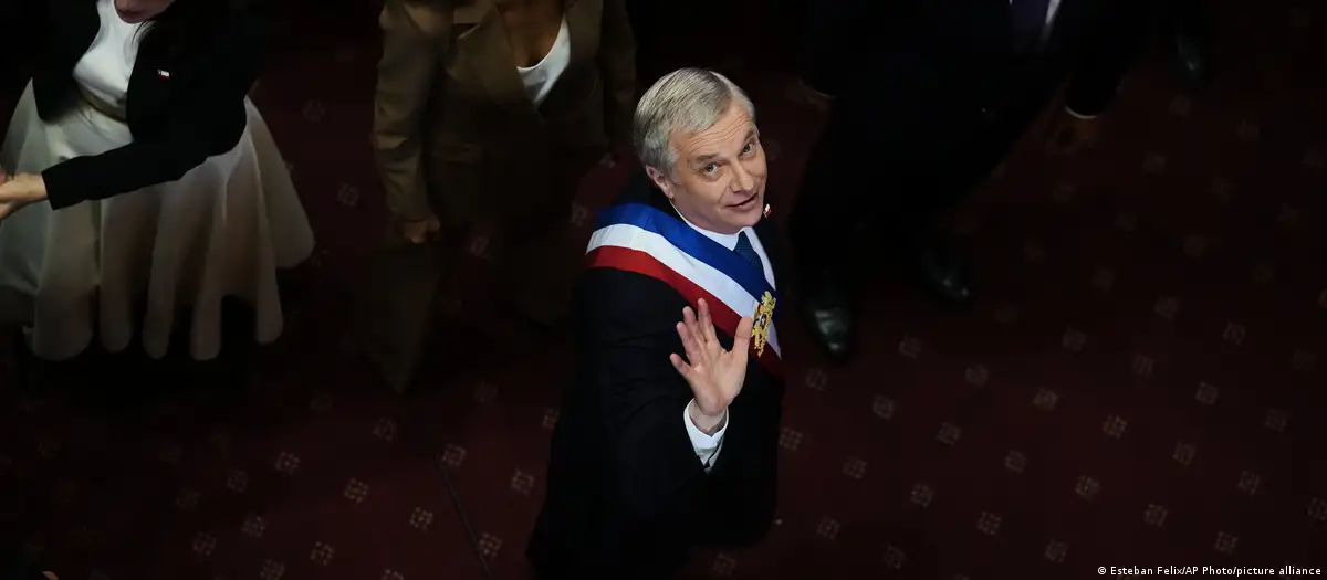 Kast ordena construir barreras en la frontera con Bolivia