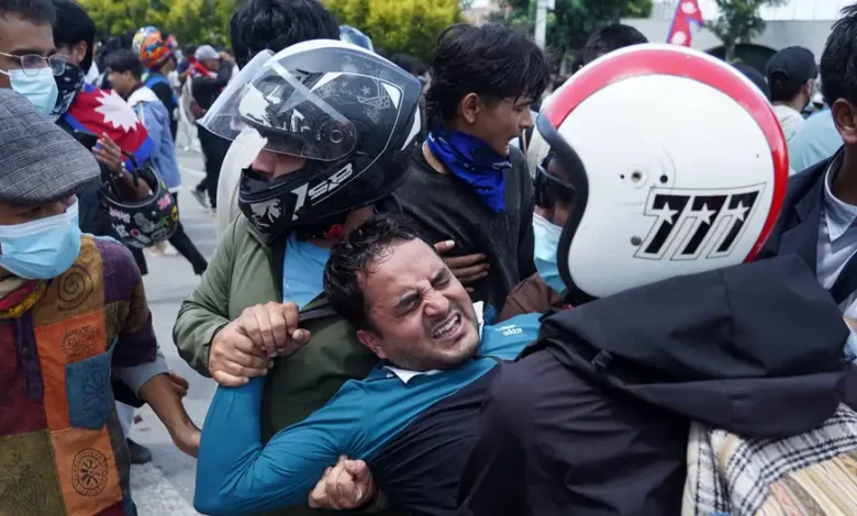 Nepal arrestan a ex primer ministro por reprimir protestas