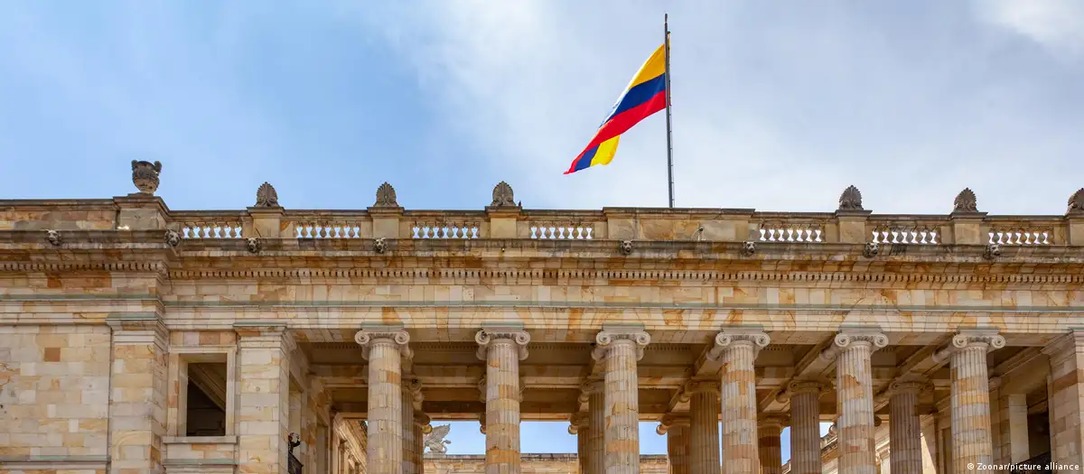 Prisión para dos congresistas en Colombia por corrupción