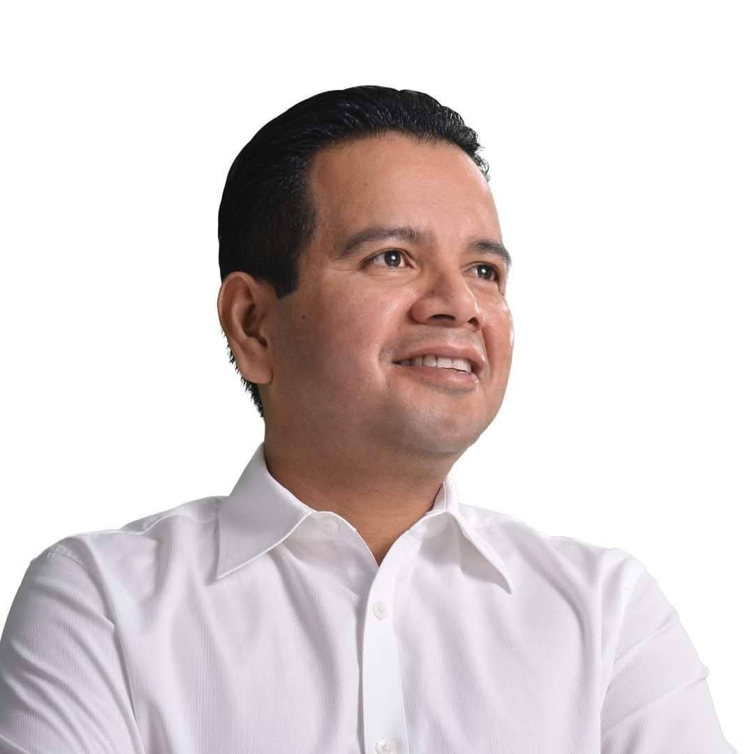 Carlos Granda Castro recorriendo colonias y mercados de Acapulco en contacto con ciudadanos