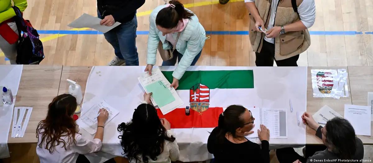 Cierran las mesas de votación en elecciones de Hungría