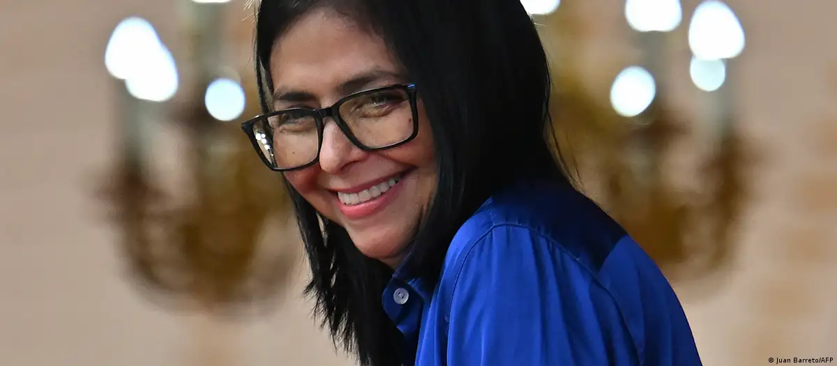 EE.UU. suspende sanciones a presidenta interina de Venezuela