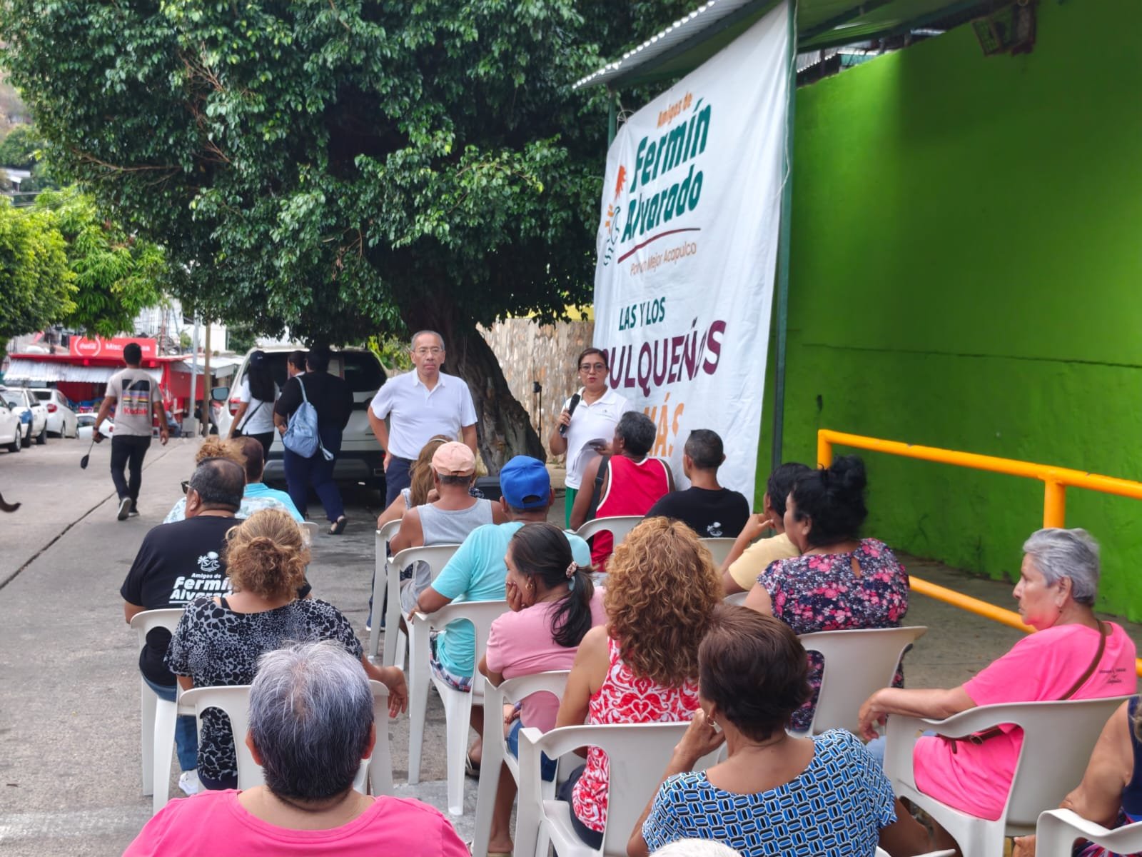 Fermín Alvarado Arroyo visita la colonia Morelos