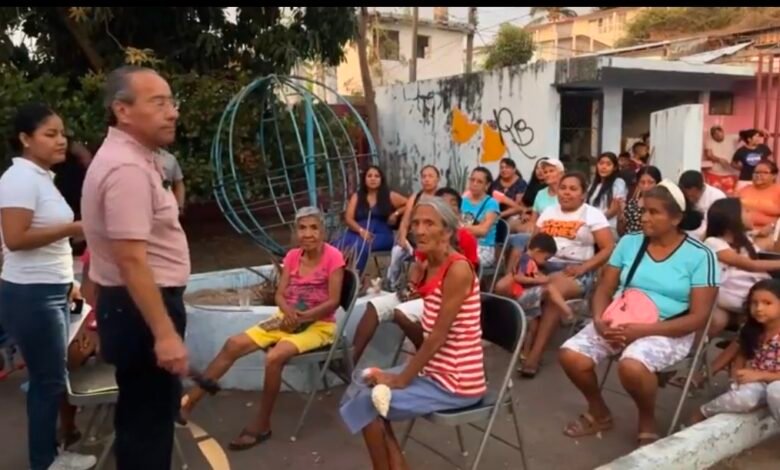 Fermín Alvarado promete atender agua y drenaje en Acapulco