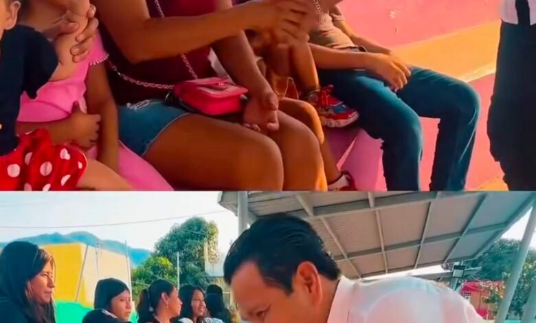 Carlos Granda Castro durante un evento del Día del Niño con familias y menores en Acapulco