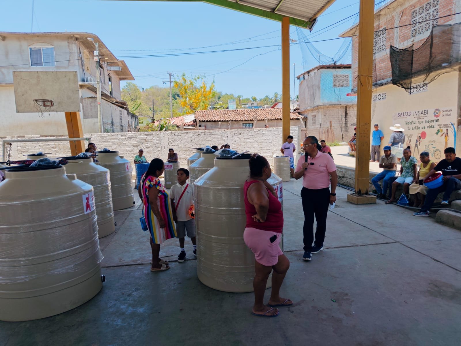 Fermín Alvarado Arroyo en Aguas Calientes refuerza apoyo social y compromiso con el campo