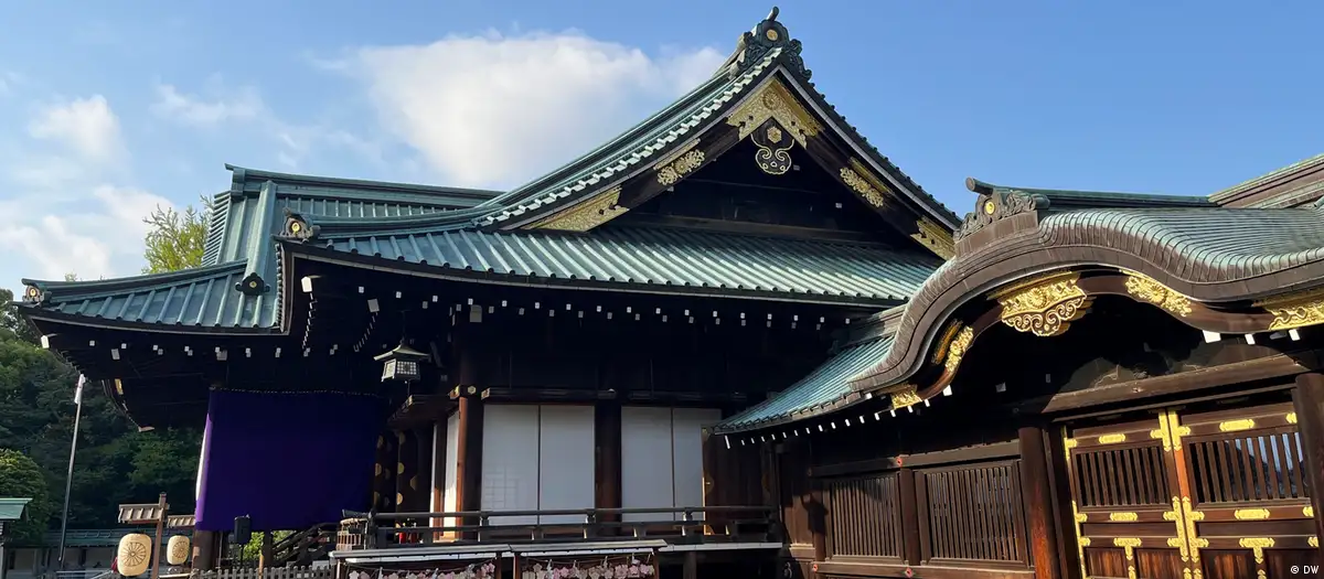 Takaichi envía ofrenda a santuario símbolo del militarismo
