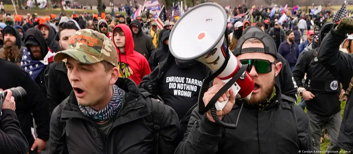 Trump pide anular condenas a líderes del asalto al Capitolio