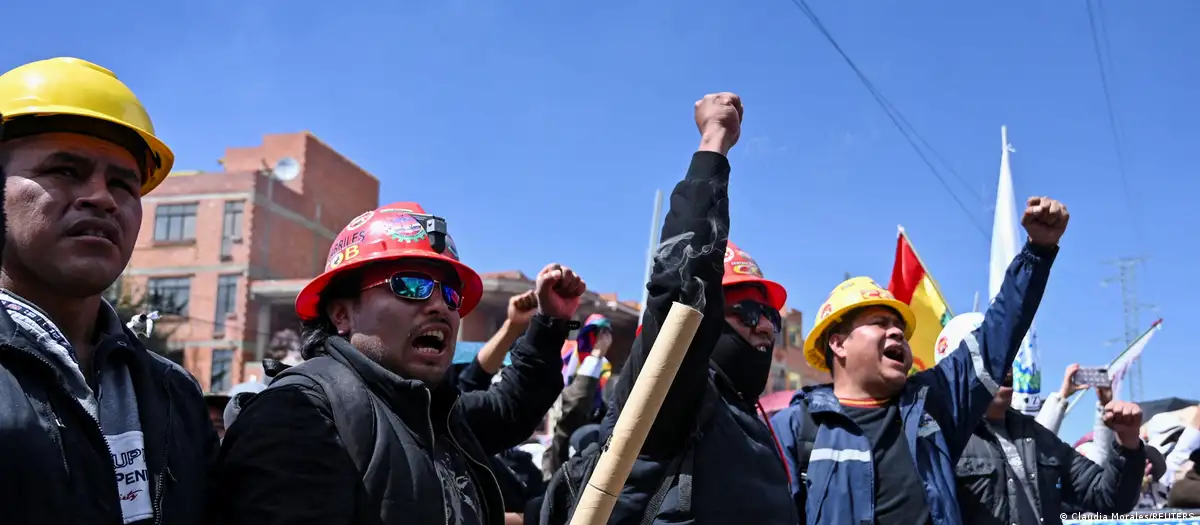 Arrestan manifestantes por irrumpir en ministerio de Bolivia