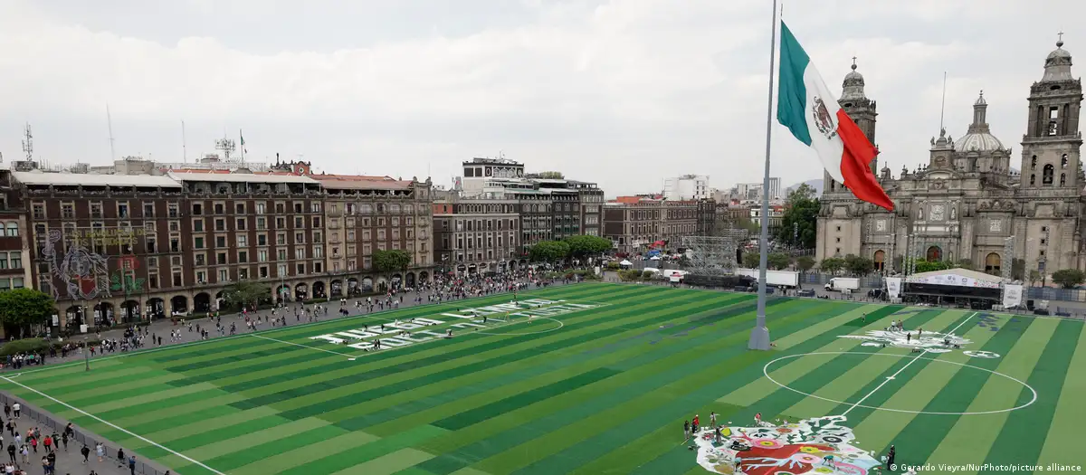 Ciudad de México blinda su Zócalo ante protestas de maestros