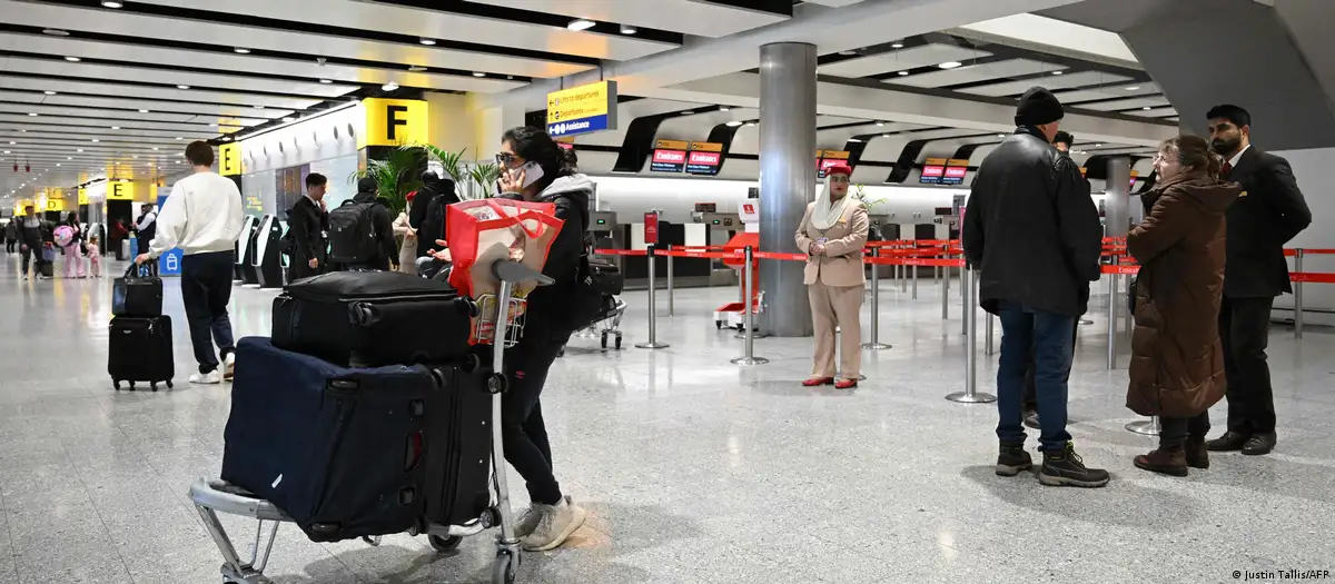 EE.UU. aplica controles de detección de ébola en aeropuertos