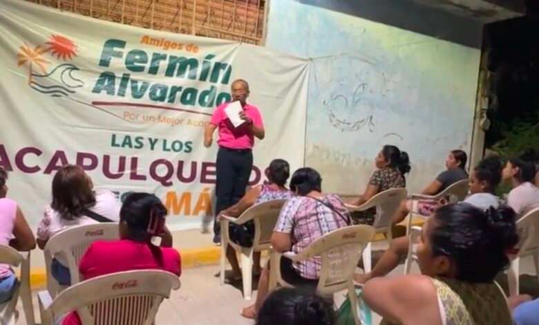 Fermín Alvarado visita la colonia Paraíso de Acapulco