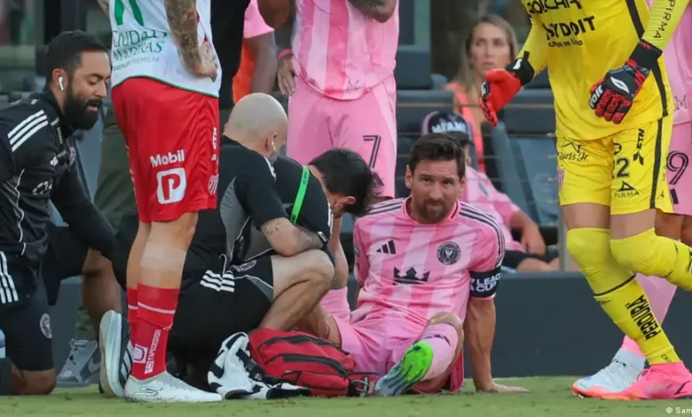 Messi con aparente molestia a tres semanas del Mundial