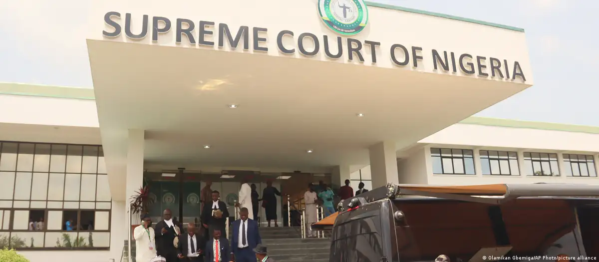 Nigeria condena a exministro a 75 años de cárcel por lavado