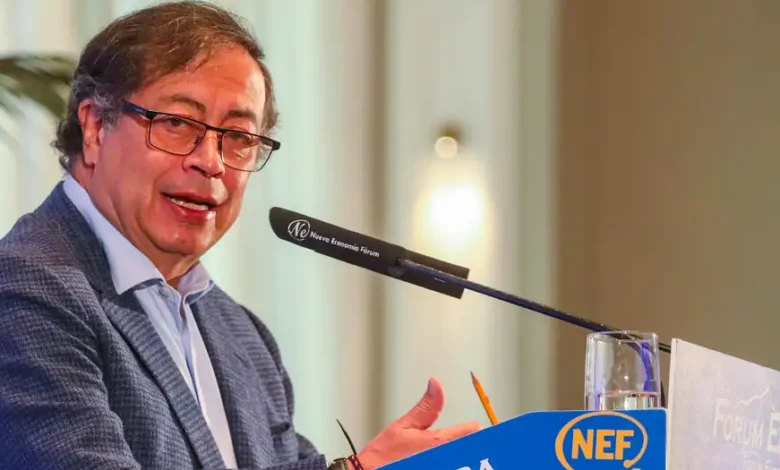Petro buscará dos millones de firmas para una constituyente