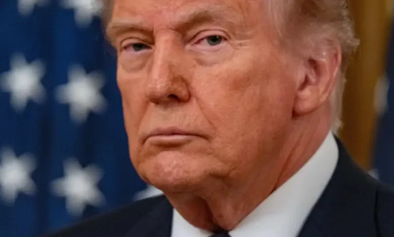 Trump carga de nuevo contra candidatos republicanos críticos