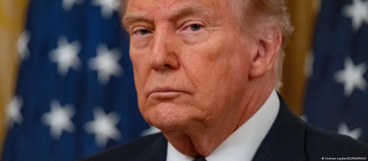 Trump carga de nuevo contra candidatos republicanos críticos