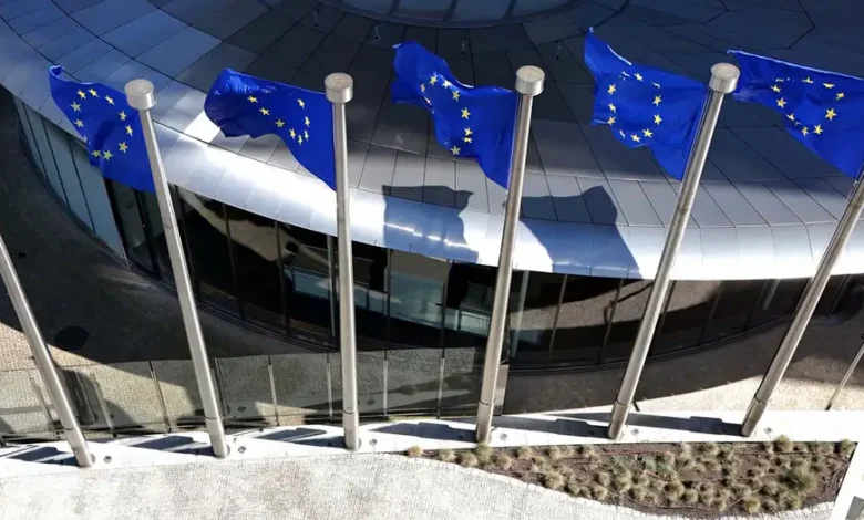 Unión Europea logra acuerdo para aplicar pacto comercial con EE.UU.