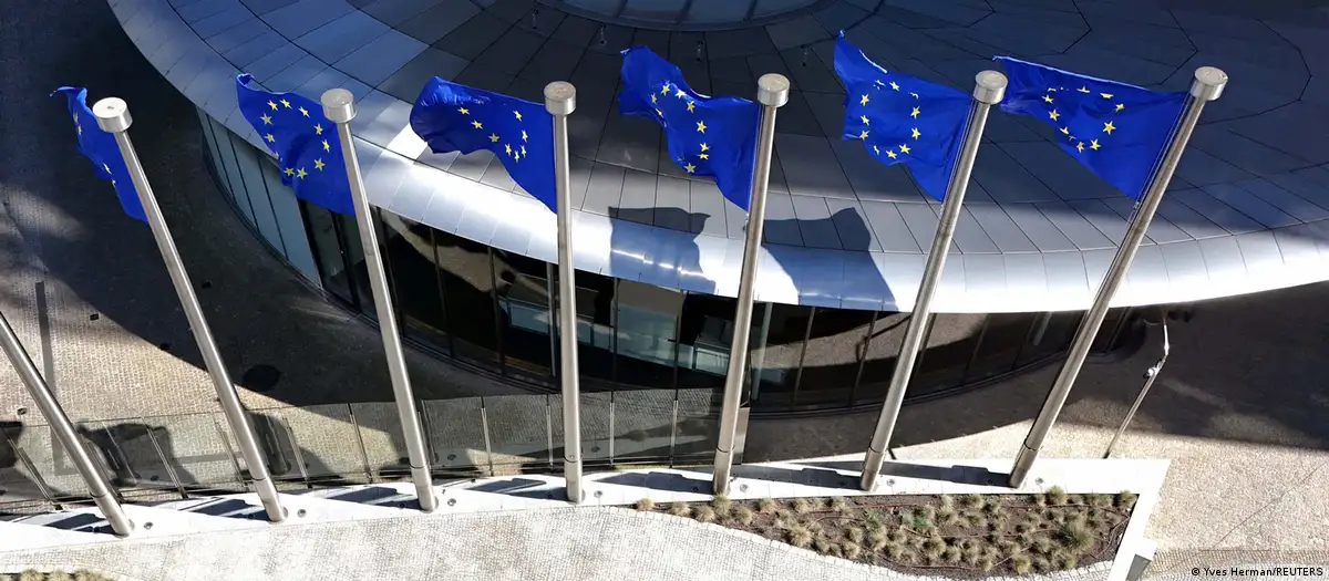 Unión Europea logra acuerdo para aplicar pacto comercial con EE.UU.