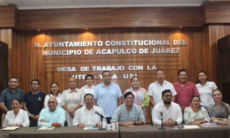 Juan Carlos Manrique García durante mesa de trabajo sobre transparencia en Acapulco