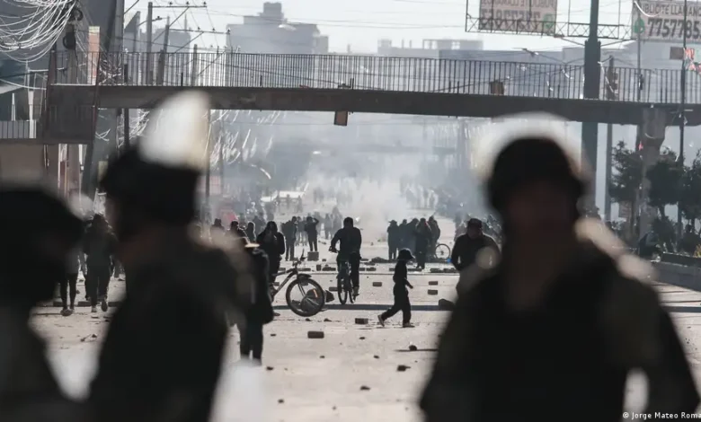 Bolivia renuncia ministro de Defensa a un mes de protestas
