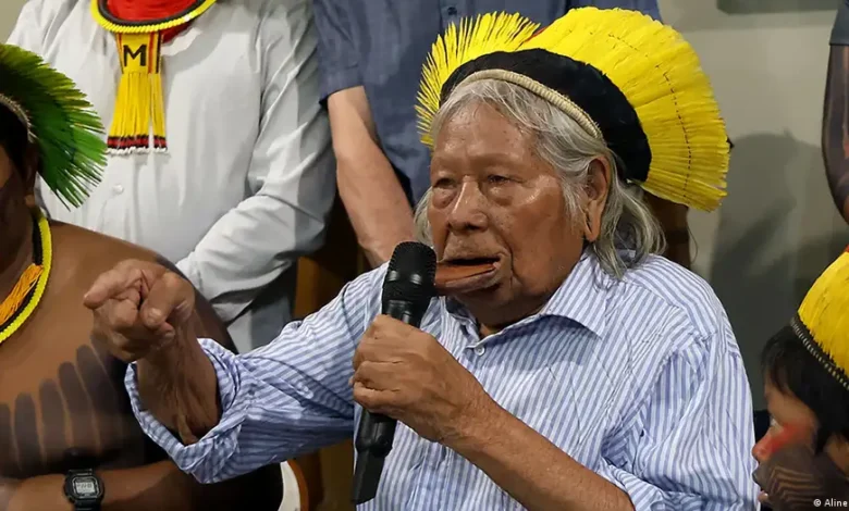 El cacique Raoni de Brasil, grave pero estable